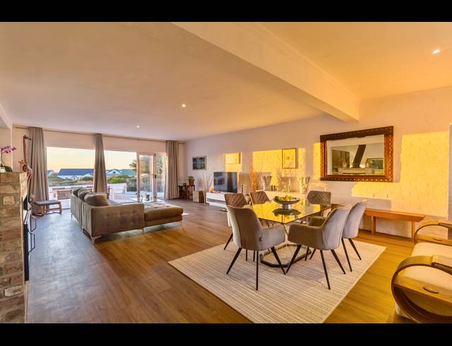 5 BEDROOM HOUSE FOR SALE IN GROTTO BAY